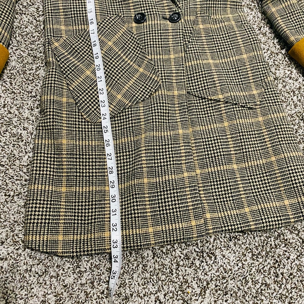 Beautiful Plaid Coat - Picture 7 of 11